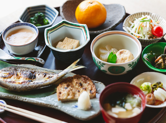 ≪HP価格≫【朝食付】心とカラダが目覚める、とっておきの朝ごはん～道後公園の景色と鳥の囀りに癒されて～